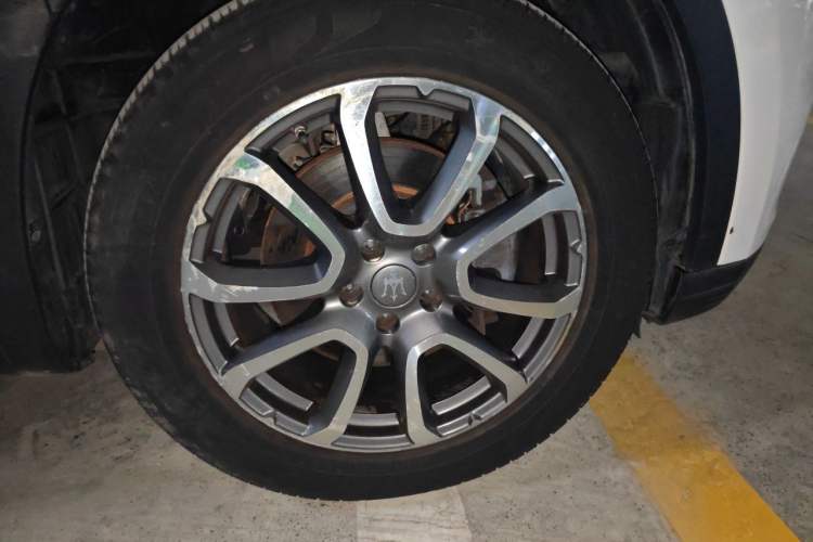 Used Maserati Levante 2016 3.0T Standard Edition Right Front Wheel Hub