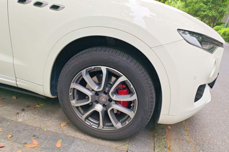 Used Maserati Levante 2016 3.0T Standard Edition Right Front Wheel Hub