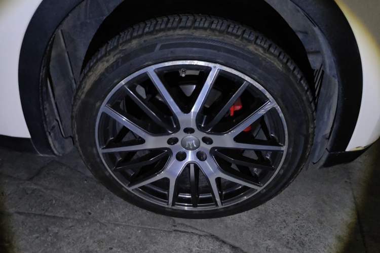 Used Maserati Levante 2016 3.0T Standard Edition Right Front Wheel Hub