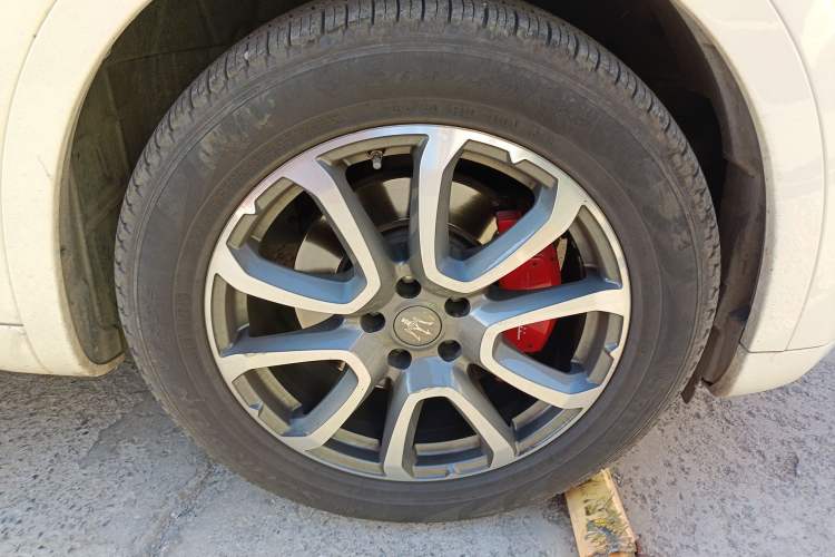 Used Maserati Levante  Right Front Wheel Hub