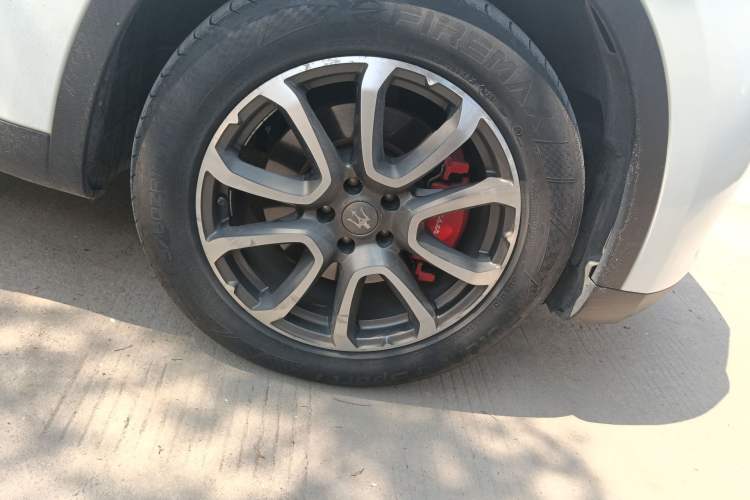Used Maserati Levante 2016 3.0T Standard Edition Right Front Wheel Hub
