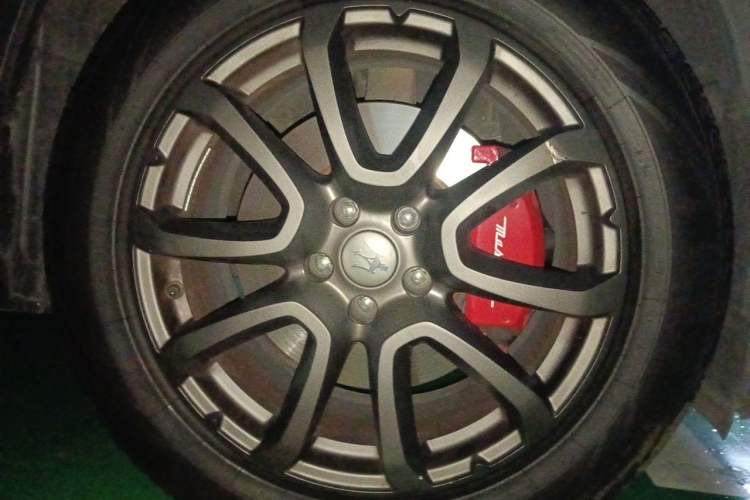 Used Maserati Levante 2016 3.0T Standard Edition Right Front Wheel Hub