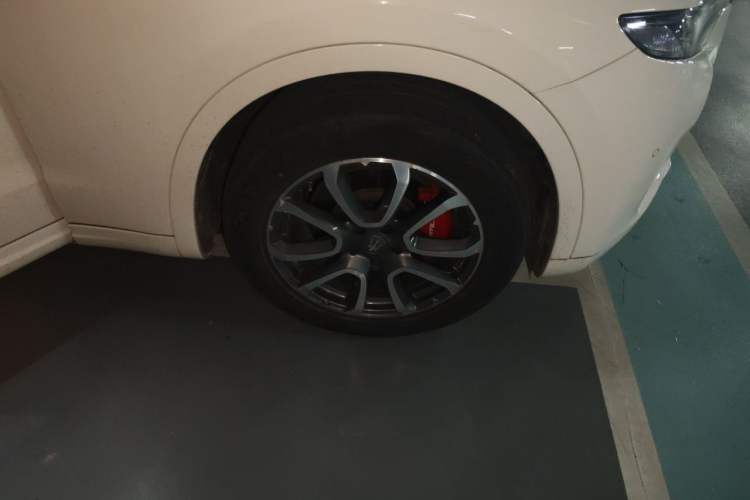 Used Maserati Levante 2016 3.0T Standard Edition Right Front Wheel Hub