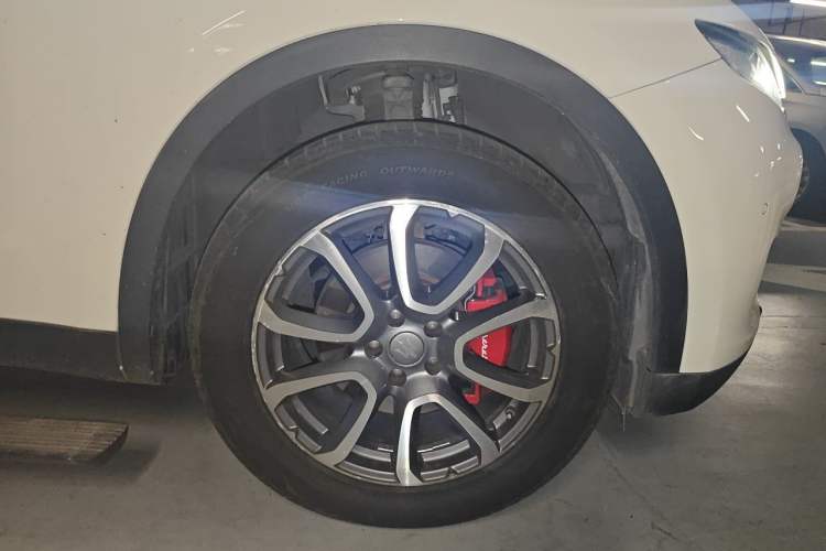 Used Maserati Levante 2016 3.0T Standard Edition Right Front Wheel Hub