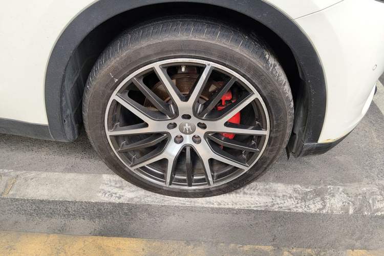 Used Maserati Levante 2016 3.0T Standard Edition Right Front Wheel Hub