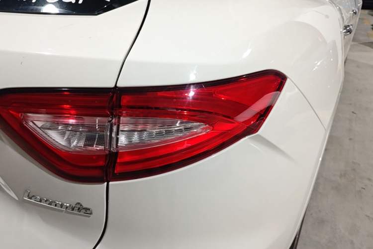 Used Maserati Levante 2016 3.0T Standard Edition Right Rear Taillight