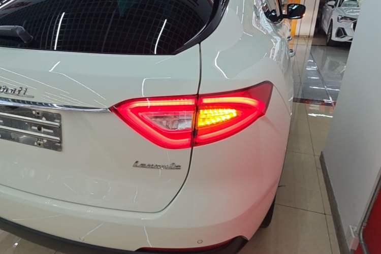 Used Maserati Levante 2016 3.0T Standard Edition Right Rear Taillight