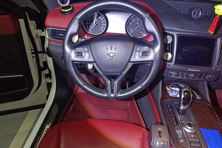 Used Maserati Levante 2016 3.0T Standard Edition Steering Wheel