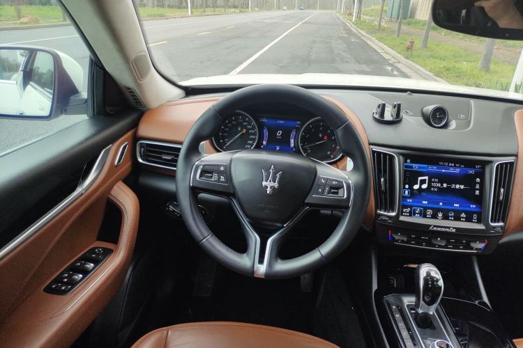 Used Maserati Levante 2016 3.0T Standard Edition Steering Wheel