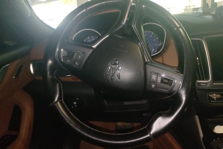 Used Maserati Levante 2016 3.0T Standard Edition Steering Wheel