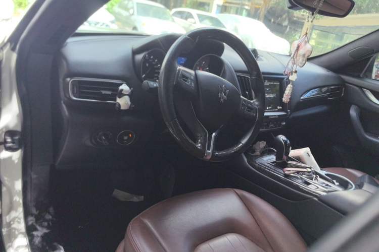 Used Maserati Levante 2016 3.0T Standard Edition Steering Wheel
