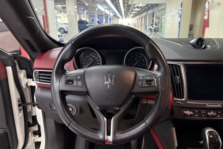 Used Maserati Levante 2016 3.0T Standard Edition Steering Wheel
