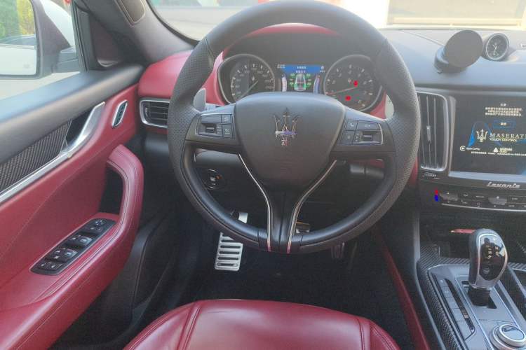 Used Maserati Levante 2016 3.0T Standard Edition Steering Wheel