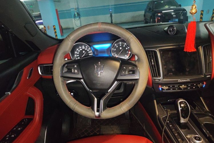 Used Maserati Levante 2016 3.0T Standard Edition Steering Wheel