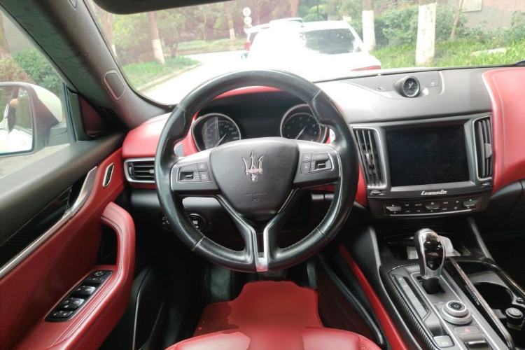 Used Maserati Levante 2016 3.0T Standard Edition Steering Wheel