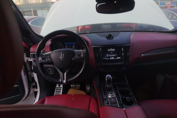 Used Maserati Levante 2016 3.0T Standard Edition Steering Wheel