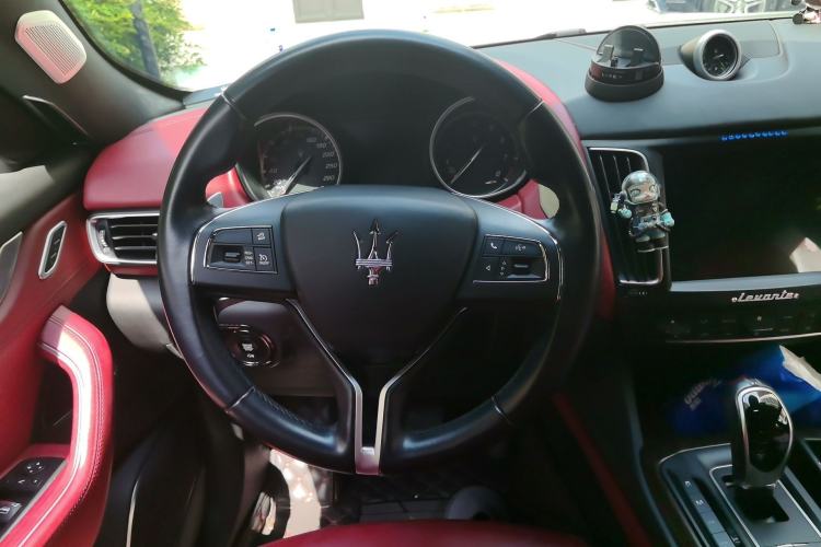 Used Maserati Levante 2016 3.0T Standard Edition Steering Wheel