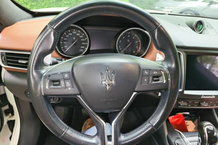 Used Maserati Levante 2016 3.0T Standard Edition Steering Wheel