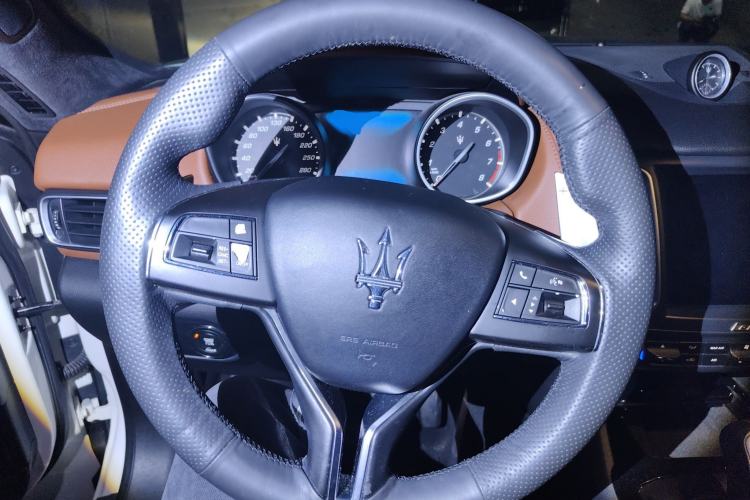 Used Maserati Levante 2016 3.0T Standard Edition Steering Wheel