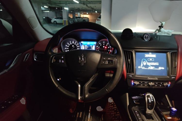 Used Maserati Levante 2016 3.0T Standard Edition Steering Wheel