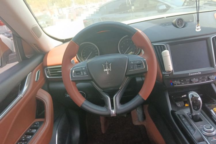 Used Maserati Levante 2016 3.0T Standard Edition Steering Wheel
