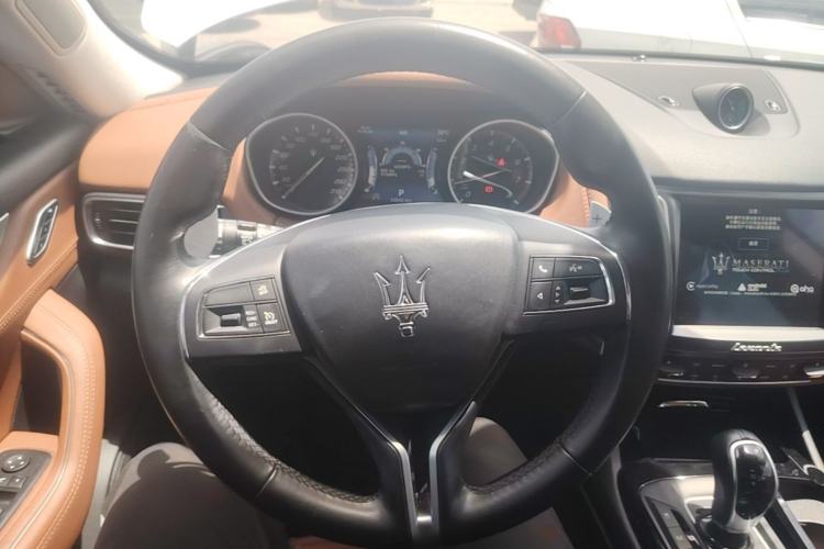 Used Maserati Levante 2016 3.0T Standard Edition Steering Wheel