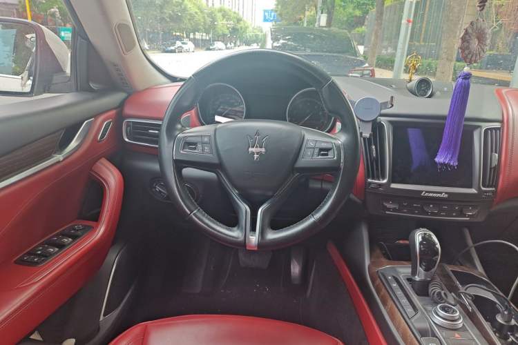 Used Maserati Levante 2016 3.0T Standard Edition Steering Wheel