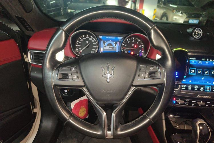 Used Maserati Levante 2016 3.0T Standard Edition Steering Wheel