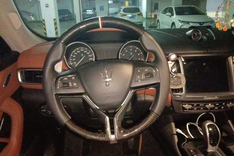 Used Maserati Levante 2016 3.0T Standard Edition Steering Wheel