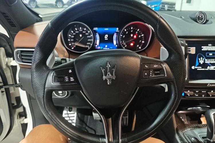 Used Maserati Levante 2016 3.0T Standard Edition Steering Wheel
