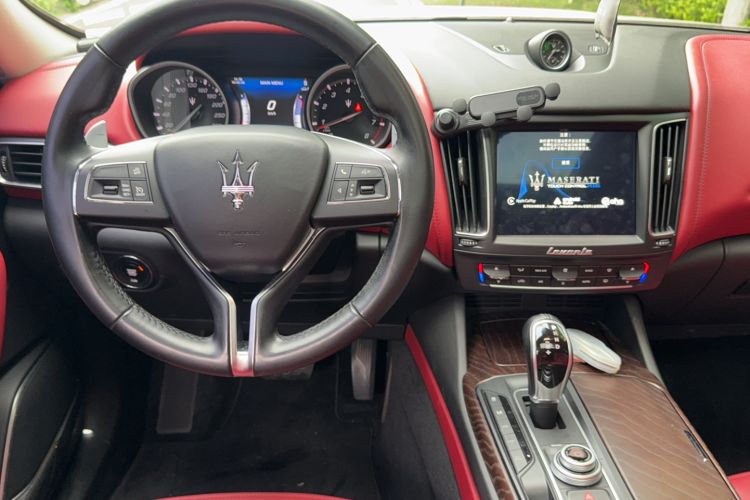 Used Maserati Levante 2016 3.0T Standard Edition Steering Wheel