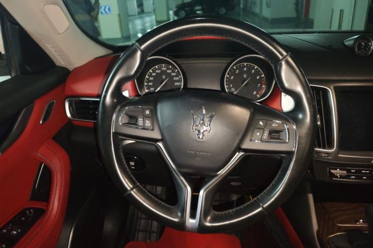 Used Maserati Levante 2016 3.0T Standard Edition Steering Wheel