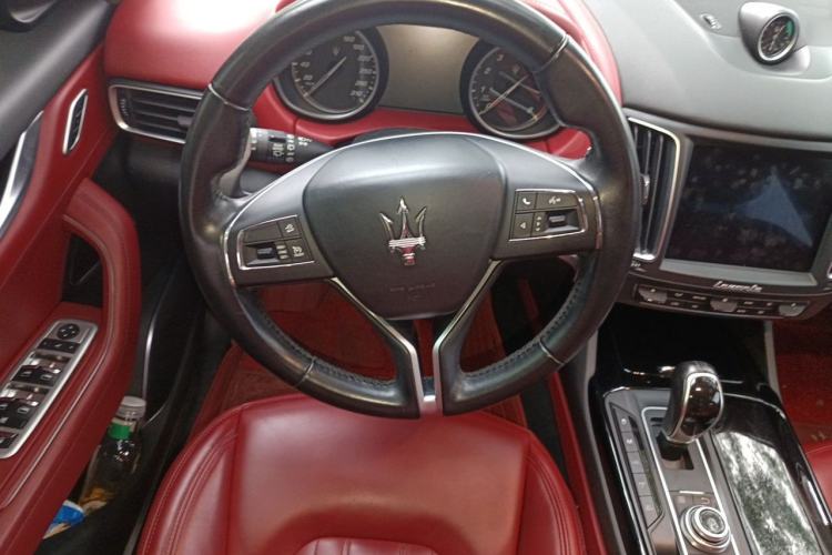 Used Maserati Levante 2016 3.0T Standard Edition Steering Wheel