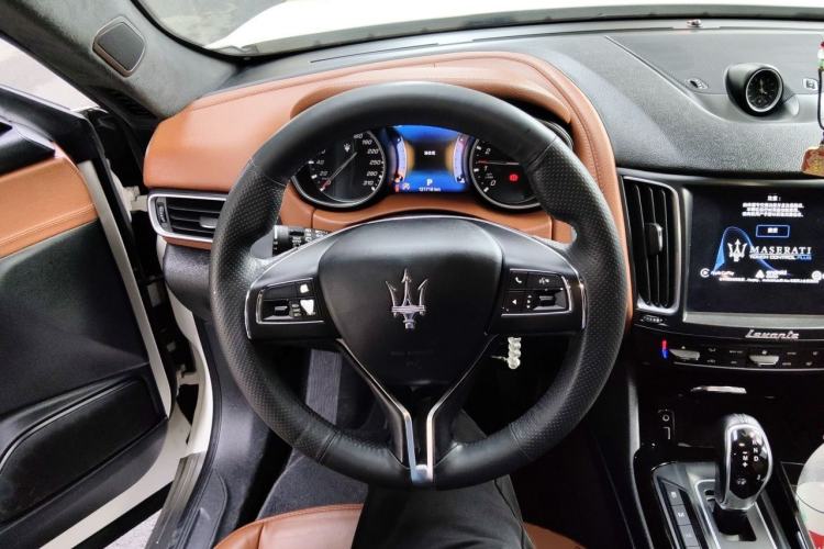 Used Maserati Levante 2016 3.0T Standard Edition Steering Wheel
