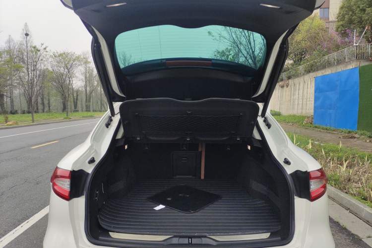 Used Maserati Levante 2016 3.0T Standard Edition Trunk