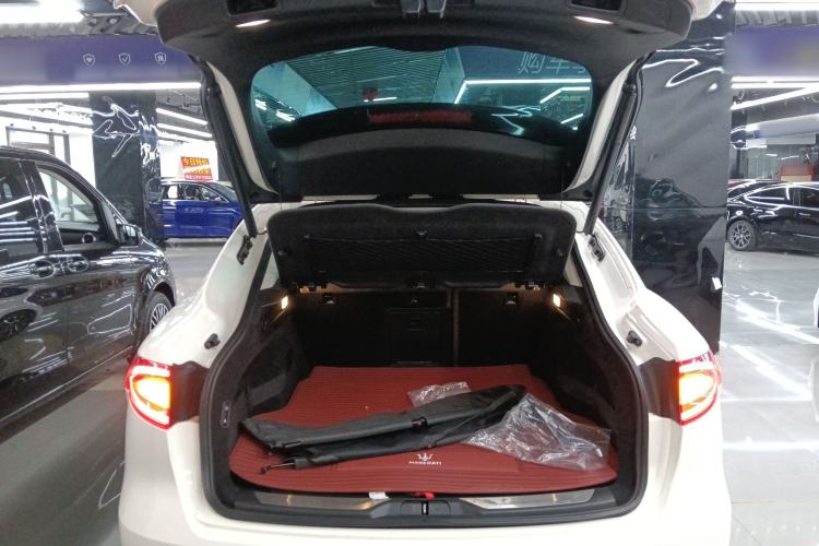 Used Maserati Levante 2016 3.0T Standard Edition Trunk