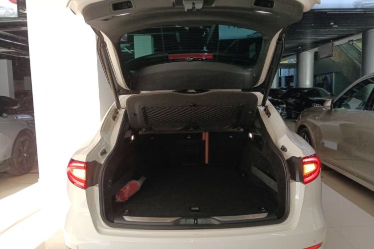 Used Maserati Levante 2016 3.0T Standard Edition Trunk