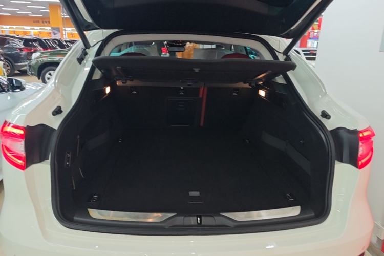 Used Maserati Levante 2016 3.0T Standard Edition Trunk