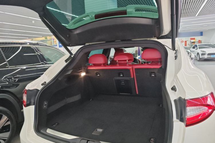 Used Maserati Levante 2016 3.0T Standard Edition Trunk