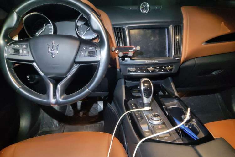 Used Maserati Levante 2016 3.0T Standard Edition Center Console