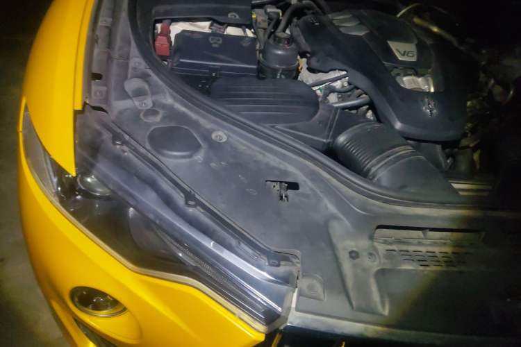 Used Maserati Levante 2016 3.0T Standard Edition Engine Bay Right
