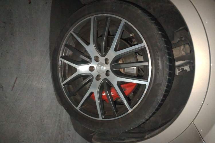 Used Maserati Levante 2016 3.0T S Standard Model Right Front Wheel Hub