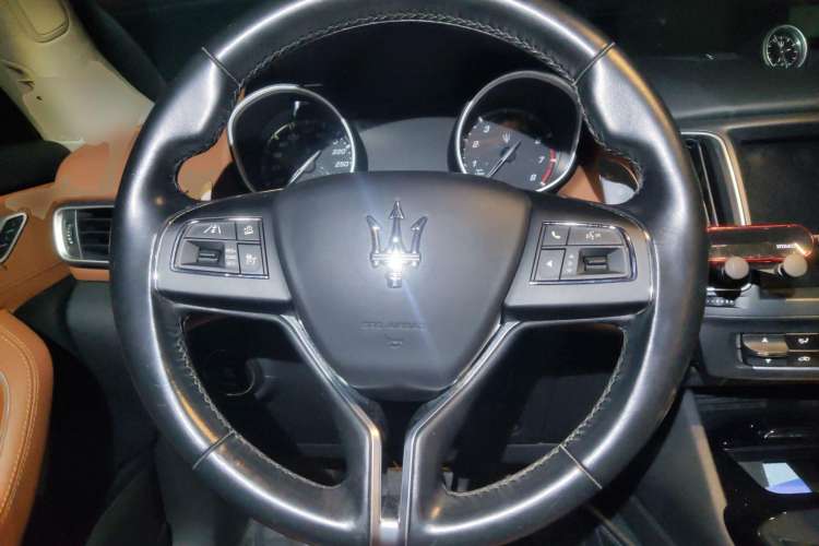 Used Maserati Levante 2016 3.0T Standard Edition Steering Wheel