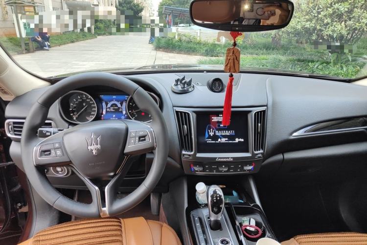 Used Maserati Levante  Center Console
