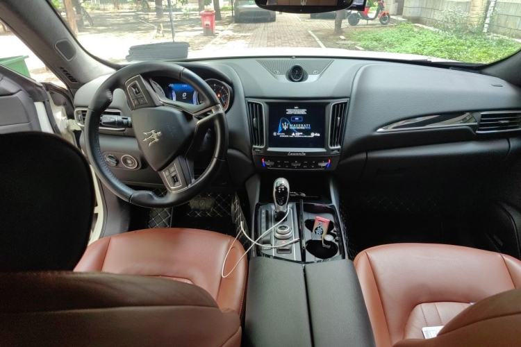 Used Maserati Levante  Center Console