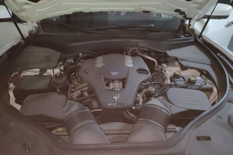 Used Maserati Levante  Engine Bay
