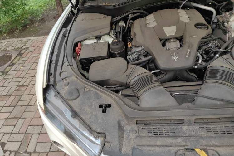 Used Maserati Levante  Engine Bay Right