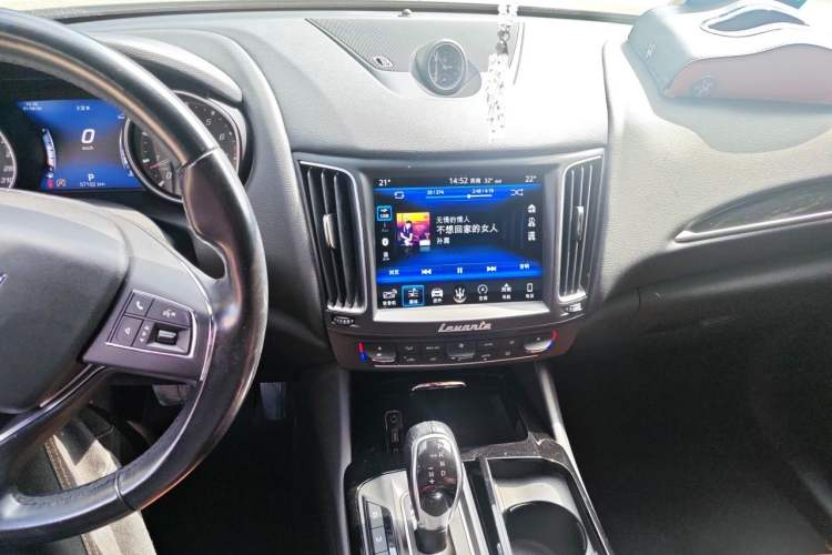 Used Maserati Levante 2018 3.0T Classic Edition Audio And AC Panel