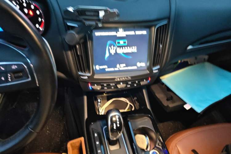 Used Maserati Levante 2018 3.0T Standard Edition Audio And AC Panel