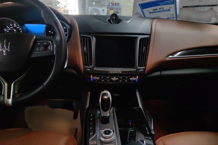 Used Maserati Levante 2018 3.0T Classic Edition Audio And AC Panel